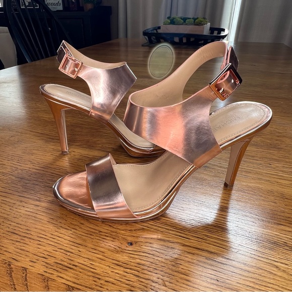 ⭐️ Michael Kors Rose Gold Metallic Leather Heels Pumps Shoes Sandal Size 7M - Picture 8 of 11